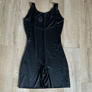 Spanx one piece open bra thigh length 7” inseam 1X black